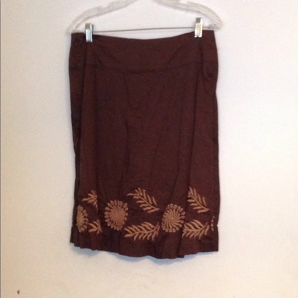 Women's brown tan skirt perfect for fall!